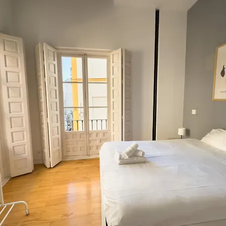 Stylish 1br Apt, Ac, Near Sight, Private Parking Opt Apartment *