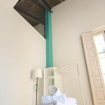 Stylish 1br Apt, Ac, Near Sight, Private Parking Opt Apartment