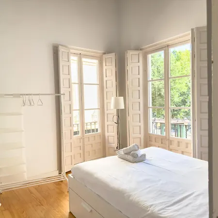 Stylish 1br Apt, Ac, Near Sight, Private Parking Opt Seville