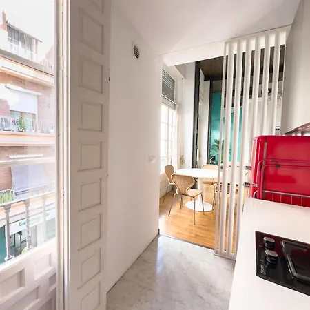 Stylish 1br Apt, Ac, Near Sight, Private Parking Opt Apartment
