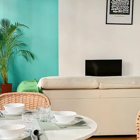 Stylish 1br Apt, Ac, Near Sight, Private Parking Opt