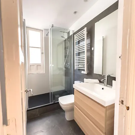 Stylish 1br Apt, Ac, Near Sight, Private Parking Opt Apartment