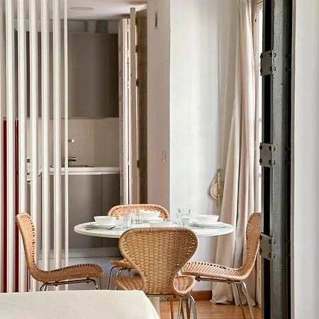 Stylish 1br Apt, Ac, Near Sight, Private Parking Opt Apartment Seville